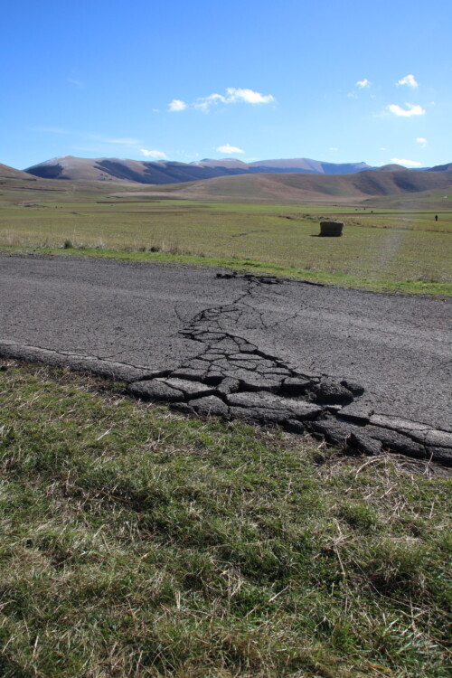 The consequences of an earthquake.
Les conséquences d'un tremblement de terre.