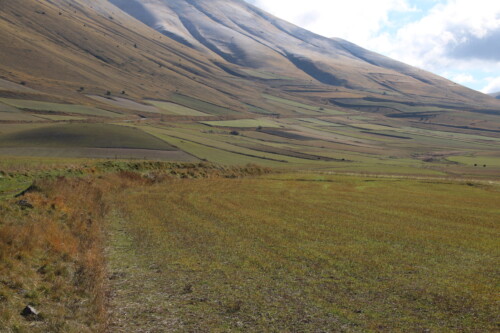 Beautiful landscape at the foot of Monte Vettore.
Paysage magnifique au pied du Monte Vettore.